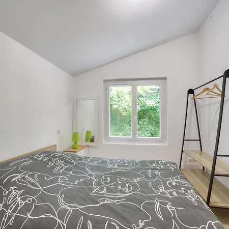 850m De La Maison Neuve Pour 6 En Foret *