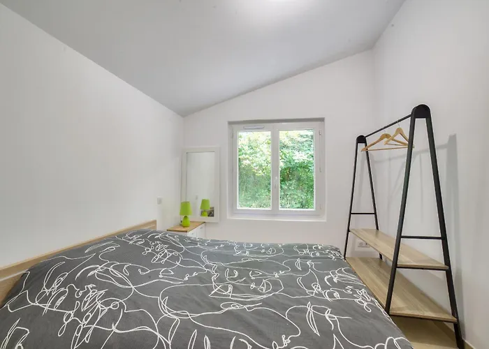 850m De La Maison Neuve Pour 6 En Foret *